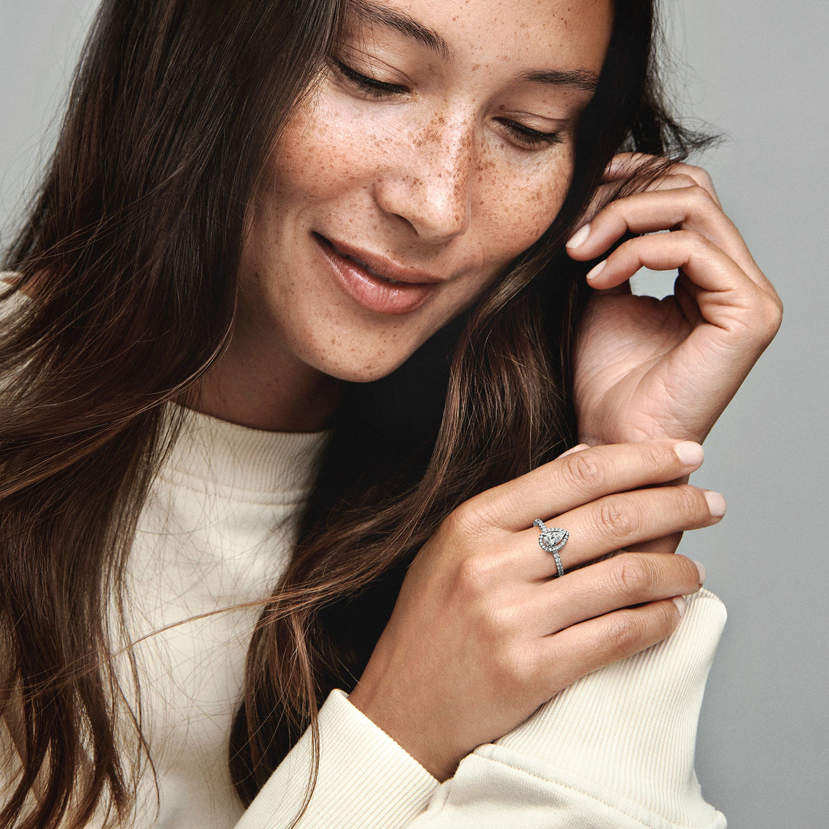 Ring – Sterling Silver – Sparkling Pear Halo