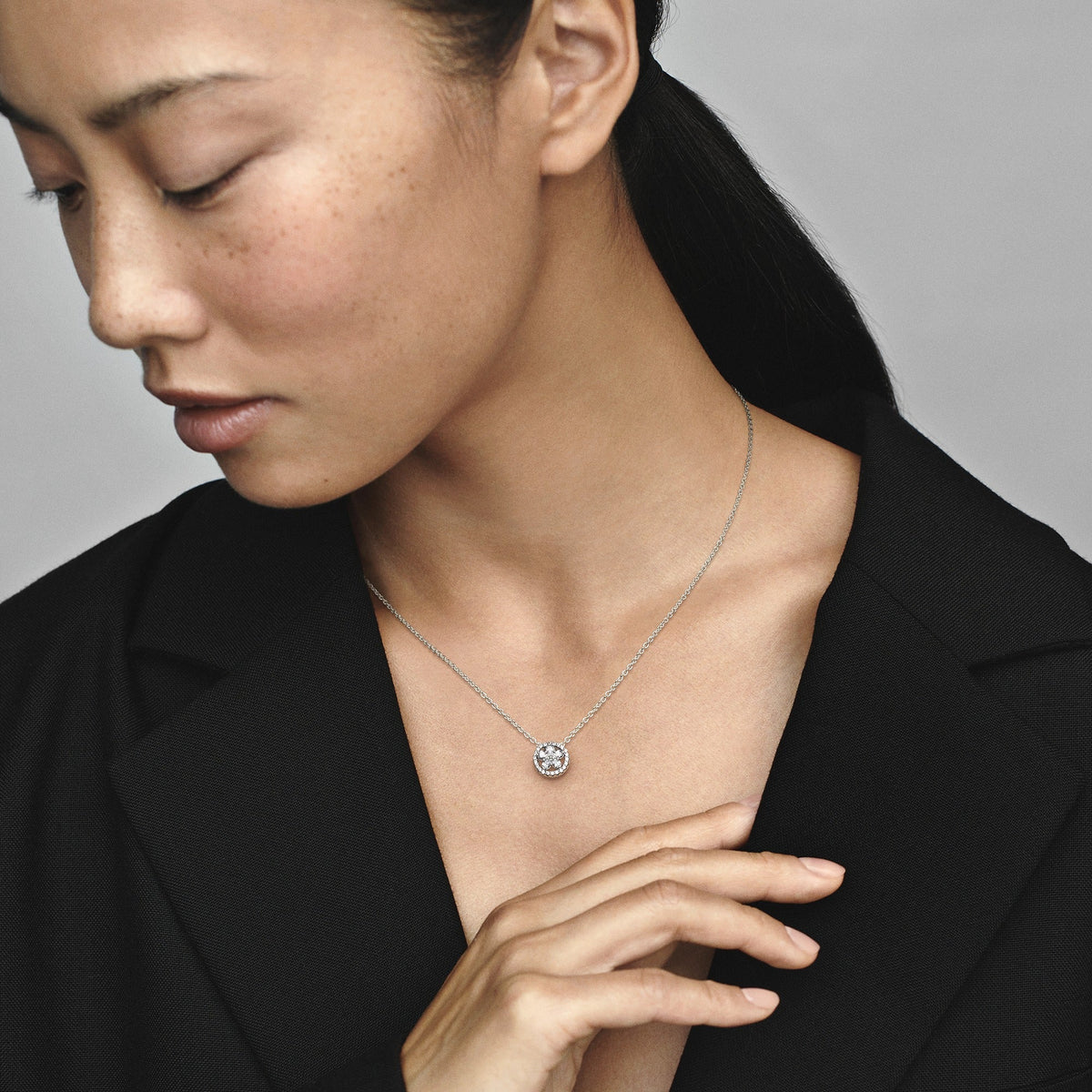 Necklace – Sterling Silver – Sparkling Snowflake Collier