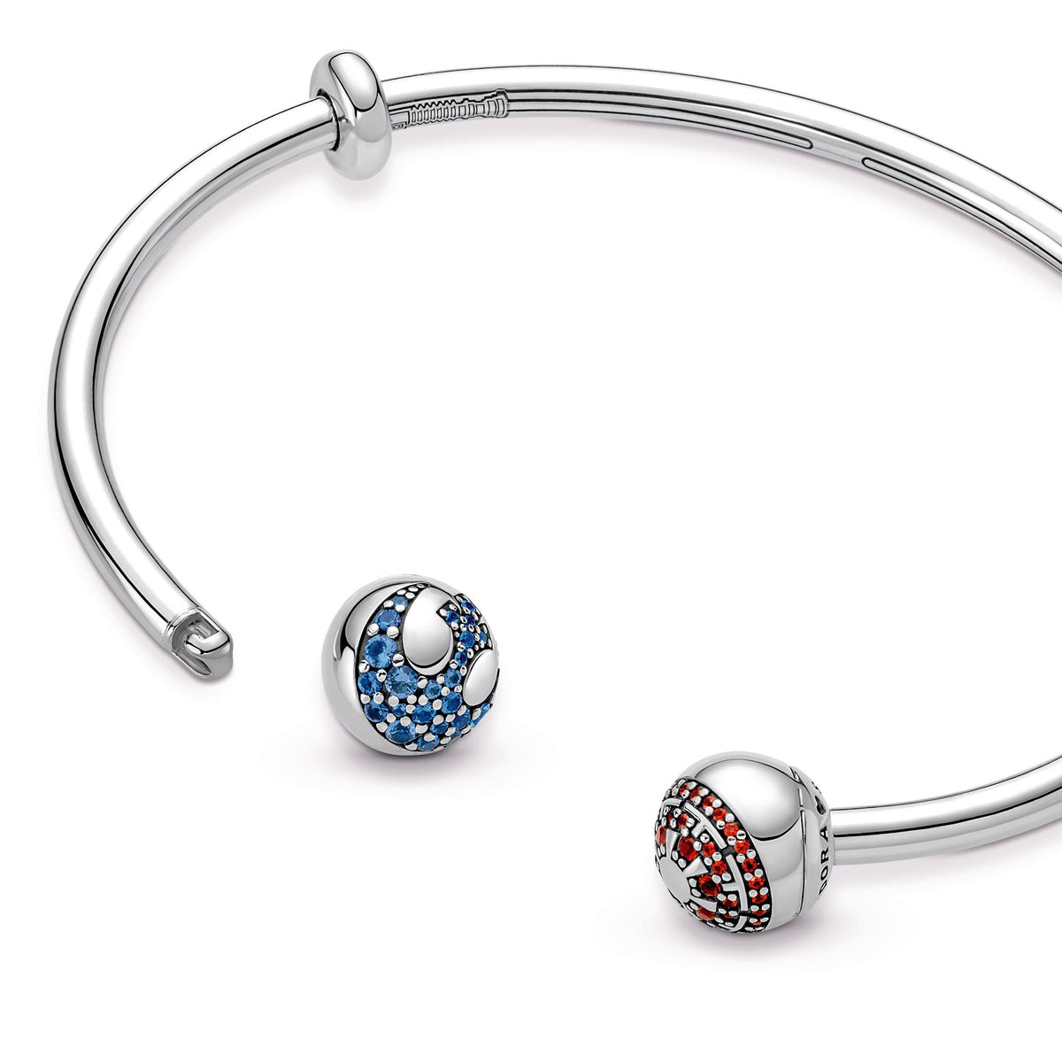 Bangle – Sterling Silver – Pandora Moments Star Wars™ Light & Dark Side Logo Open