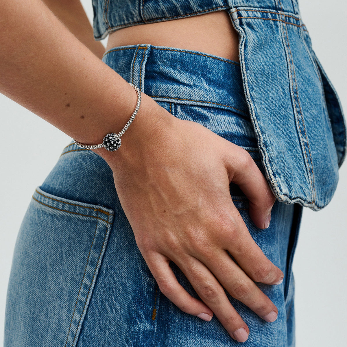 Charm – Sterling Silver – Sparkling Pavé Round Black